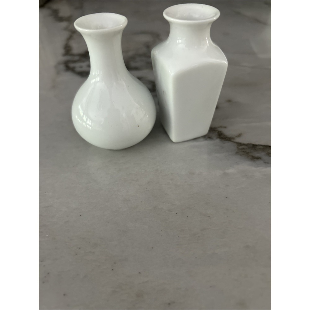 Vintage Chinese porcelain 3" miniature vases. Set of 2. - Picture 6 of 7